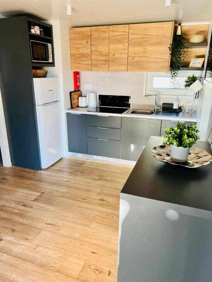 Villa Family Grand De Luxe Mobilhome Selce Exteriör bild